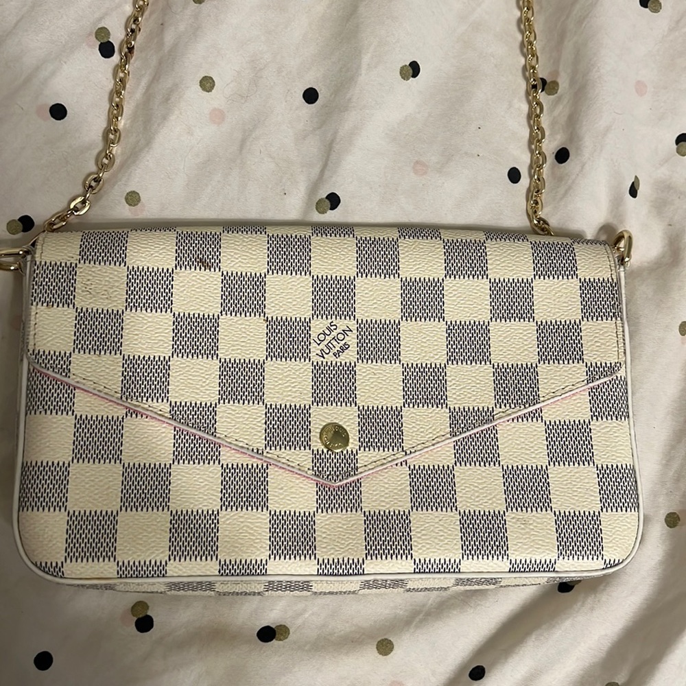 Cross body! Pink interior.